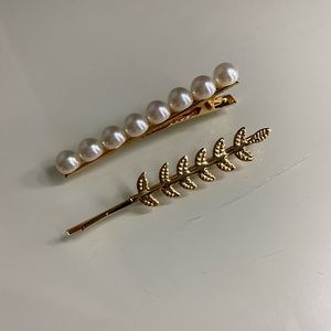 Free with purchase - set of 2 hair clips